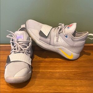 NIKE & Play Station Colab PG 2.5 Wold Gray Grey Mens sneakers Size 10.5 2018